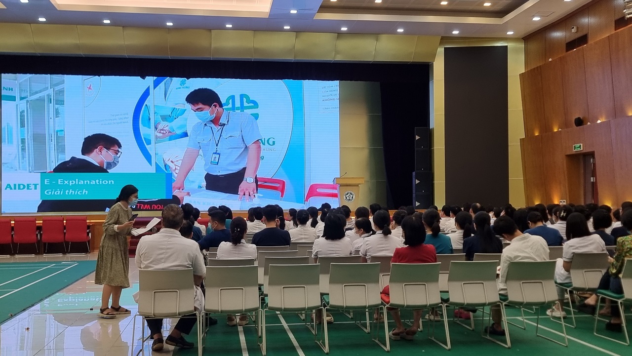 Bệnh viện Đa khoa tỉnh Bình Định tổ chức đào tạo liên tục về chăm sóc người  bệnh toàn diện năm 2020